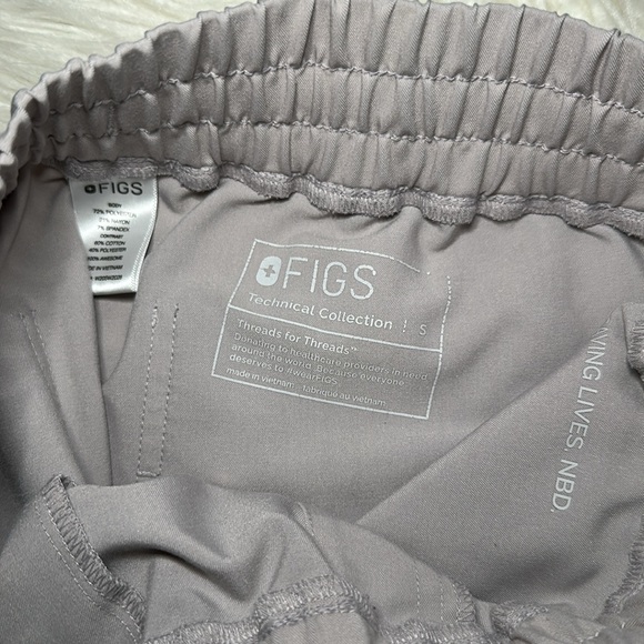 Figs Scrub Set, slate high waisted jogger and top - Picture 7 of 8